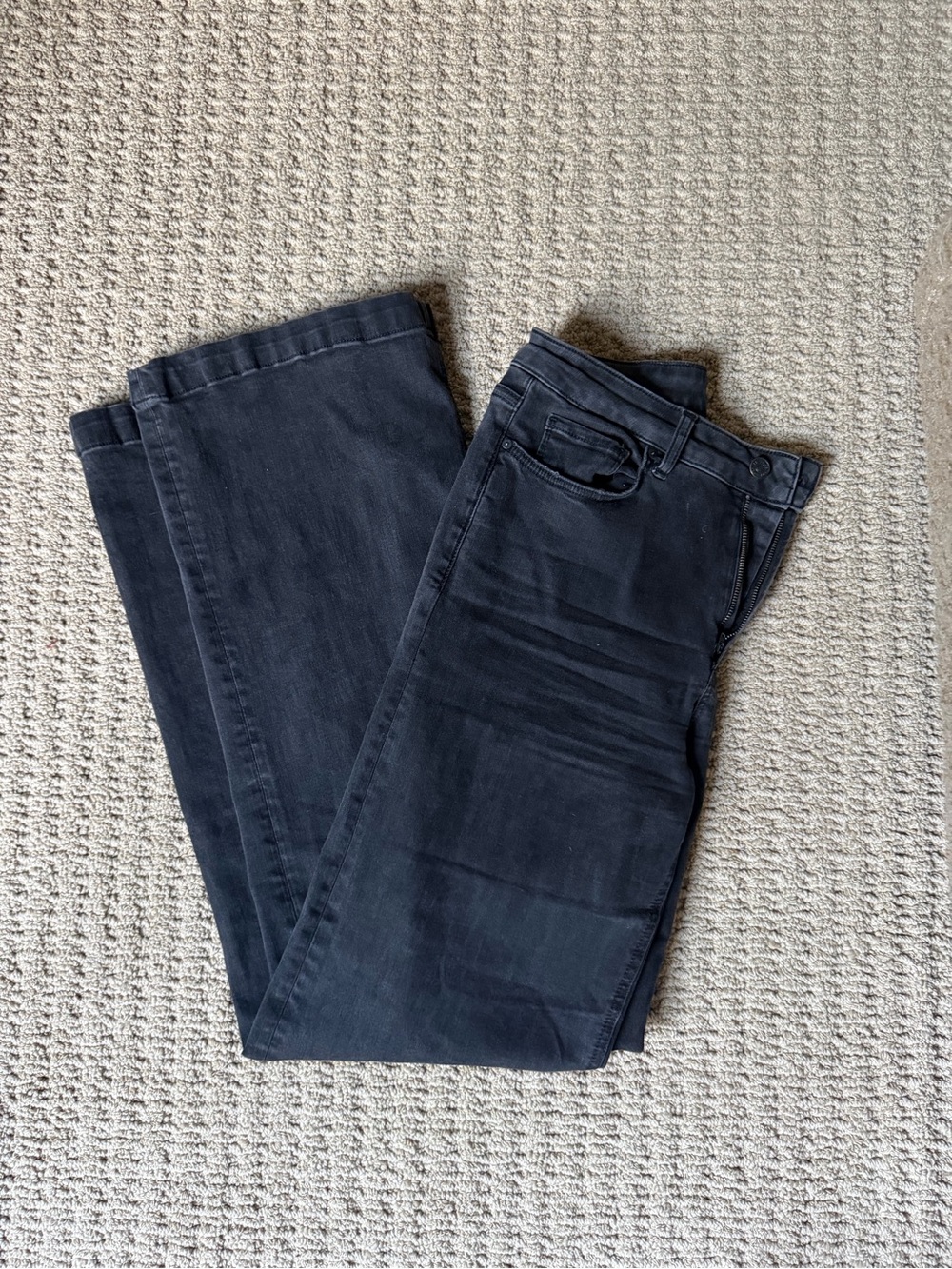 PAIGE Leenah blacktop destructed jeans